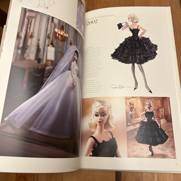 Barbie Fashion Model 10 Years Anniversary Book NRFB Gold Label - Picture 4 of 9